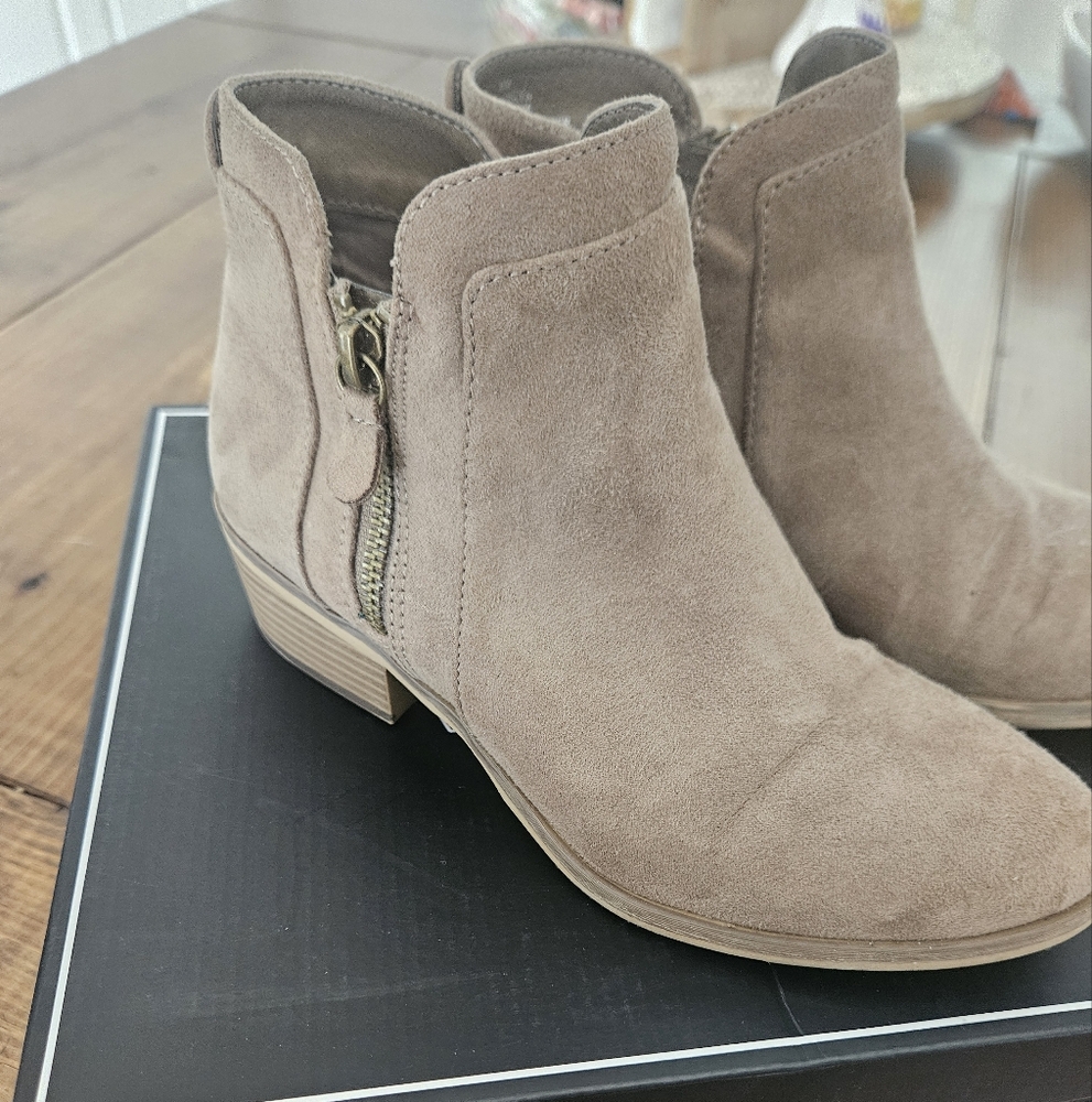 MIA Toupe Nova Suede Joslyn 6